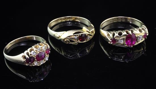 Three early 20th century 18ct gold and gem set rings, sizes O & L.